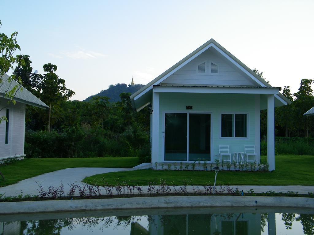 Hotel Banmon Makok Ban Makok Esterno foto
