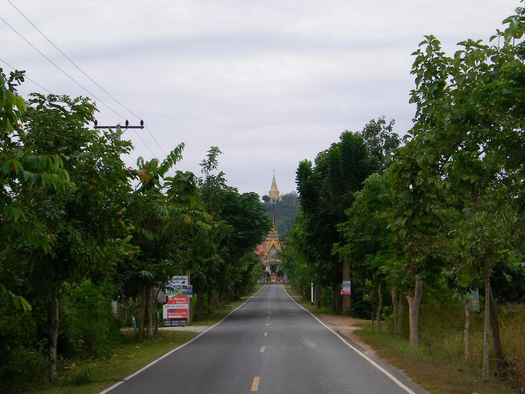 Hotel Banmon Makok Ban Makok Esterno foto